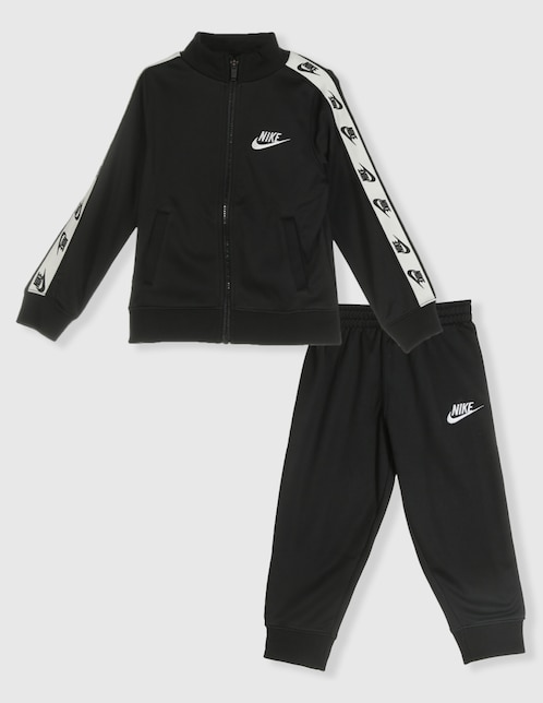 Conjunto deportivo Nike para niño