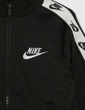 Conjunto deportivo Nike para niño